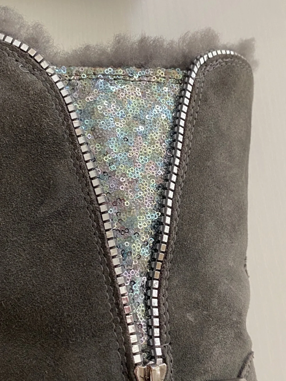UGG Zipper Sequin Classic Gray Short Boot Size 9